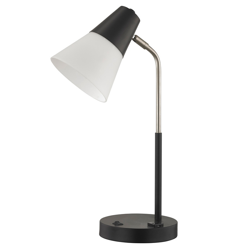 Đèn bàn khách sạn Hampton Inn với một công tắc rocker/off và một cửa hàng tiện lợi tại phòng khách của khách sạn