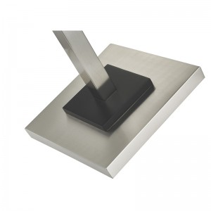 Đèn sàn kim loại khách sạn với lớp hoàn thiệnniken và màu đen tại phòng khách