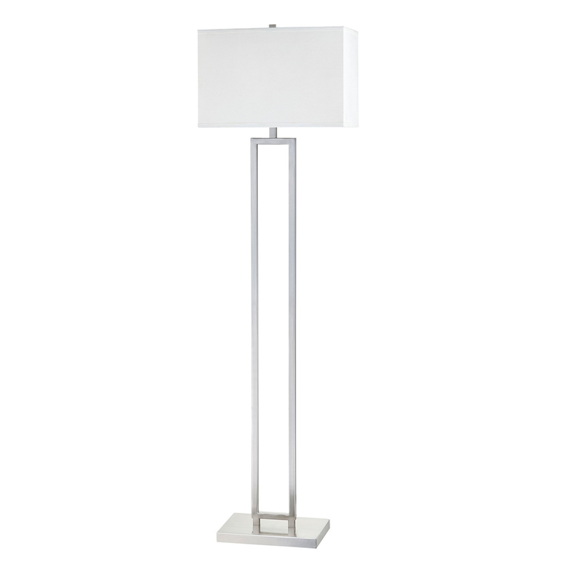 Sofa khách sạn Marriott bên cạnh đèn sàn với lớp hoàn thiệnniken ở phòng khách