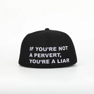 Tùy chỉnh 6 bảng điều khiển màu đen acrylic đóng lại flex fit gorras cap được trang bị mũ 3D logo màu xanh lá cây dưới đáy hốc