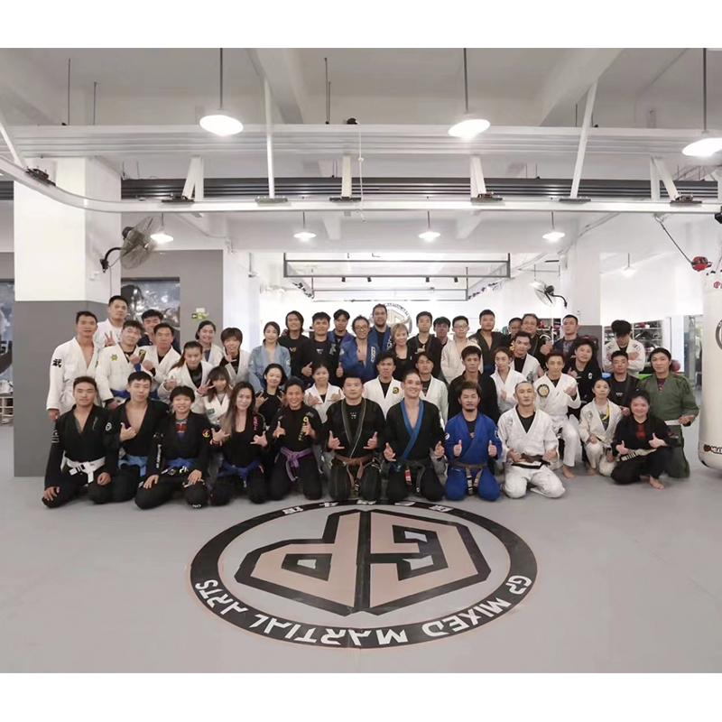 Chúng tôi cũng sẽ cung cấp một số thiết bị cho bạn bè của chúng tôi