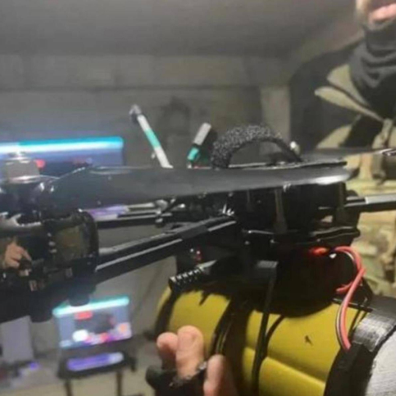 Chiến tranh Russo-Ukraina: Khuấy một làn sóng máy bay khôngngười lái!