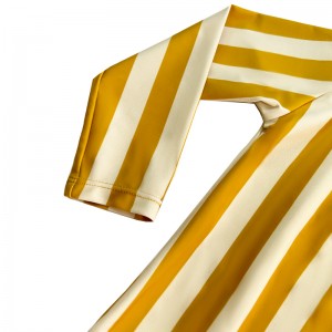 Bộ đồ bơi sọc một mảnh