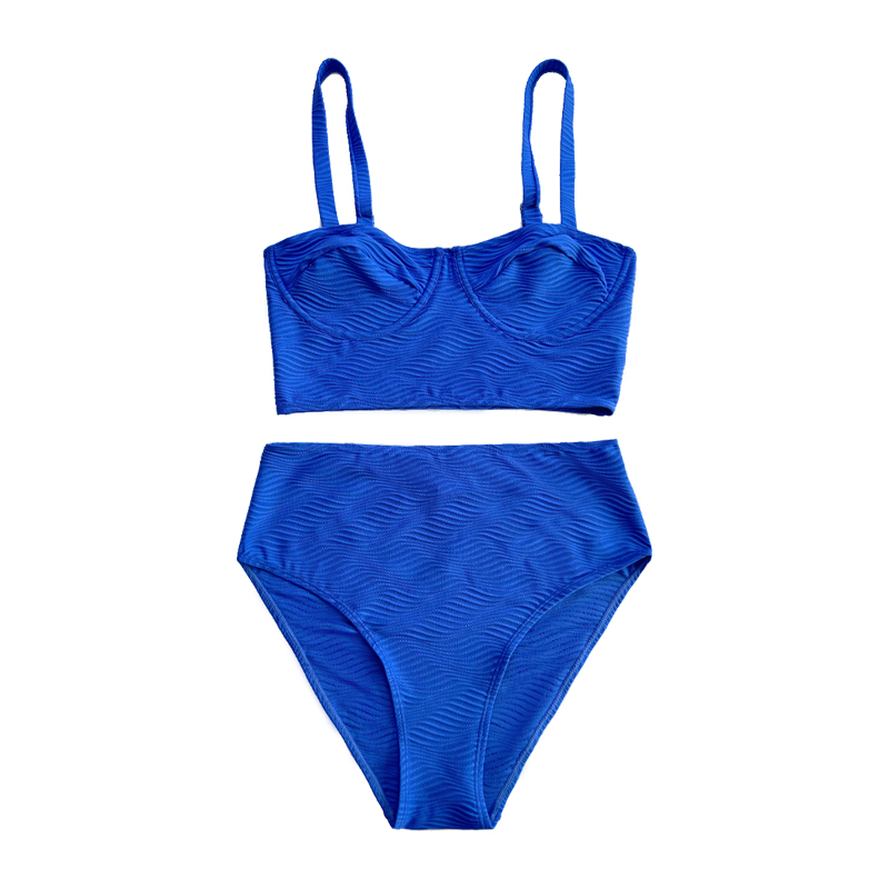 Mẫu màu xanh Halter với bộ đồ bơi hai mảnh màu xanh rộng đặc biệt