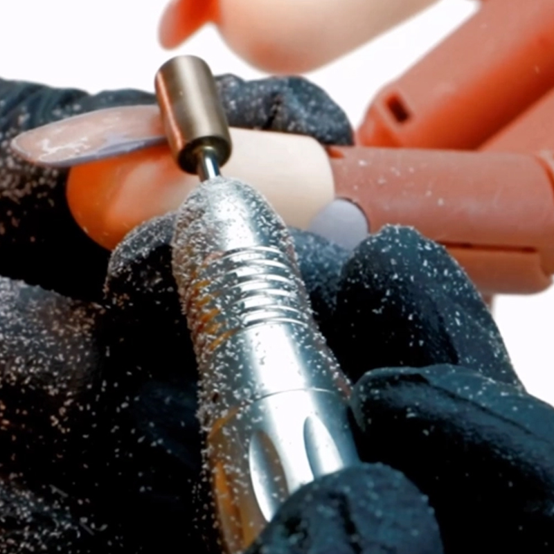 Thiết kế móng tay độc đáo và trừu tượng