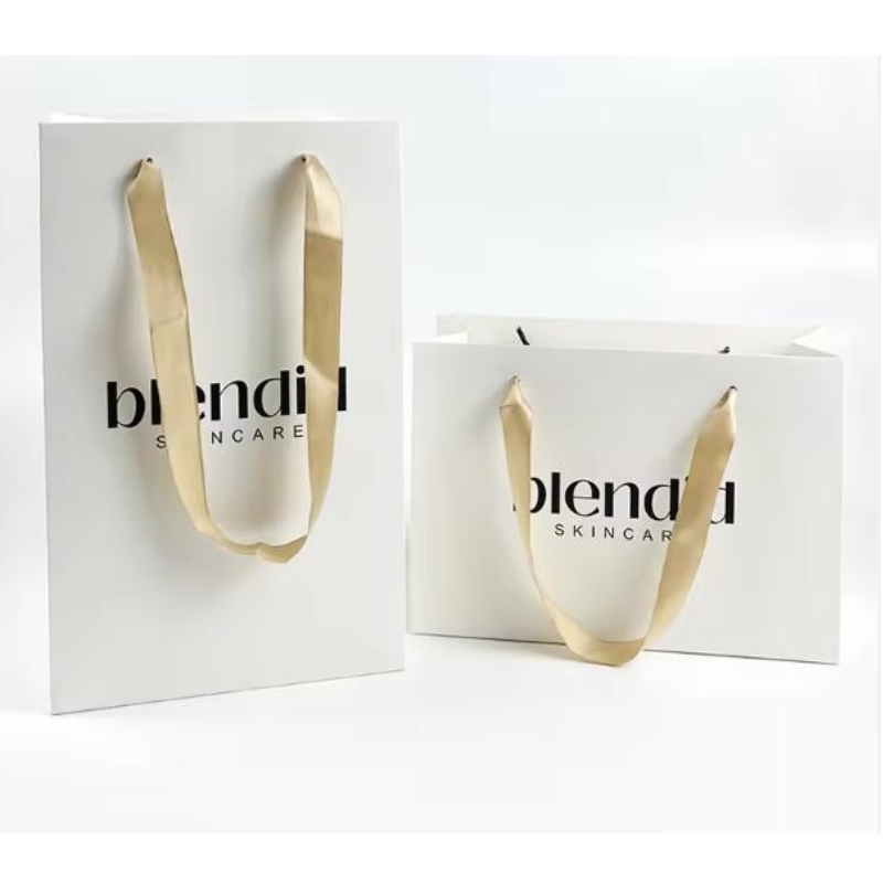 Túi giấy in Túi quà tặng giấy Kraft màu trắng sang trọng có tay cầm ruy băng cho túi mua sắm với logo của riêng bạn