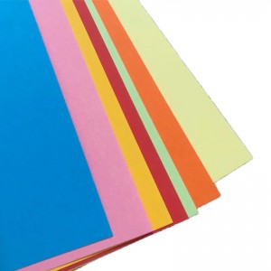 Bảng giấy đầy màu sắc