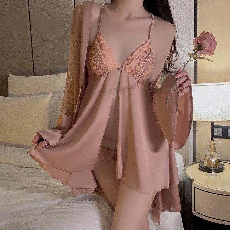 Satin sâu v-cổ quyến rũ vàngây thơ - Phong cách Trượt Nightgown với thiết kế phân chia, ghépnối vải ren và lưới, kết hợp với một chiếc áo choàng, giá phòng khách 2661:$199,99