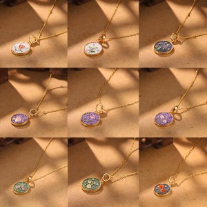 Bộ đồ trang sức bằng kim loại