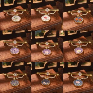 Bộ đồ trang sức bằng kim loại