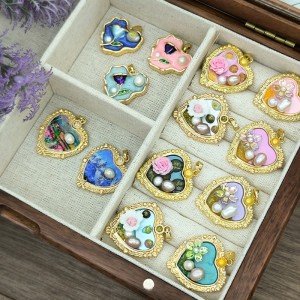 Mặt dây chuyền sơn dầu cổ điển